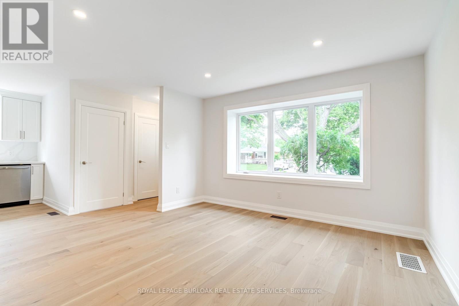 Photo 3 of 63 Fernwood Crescent, Hamilton ON
