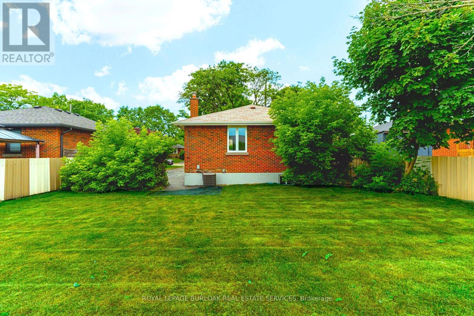 Photo 30 of 63 Fernwood Crescent, Hamilton ON