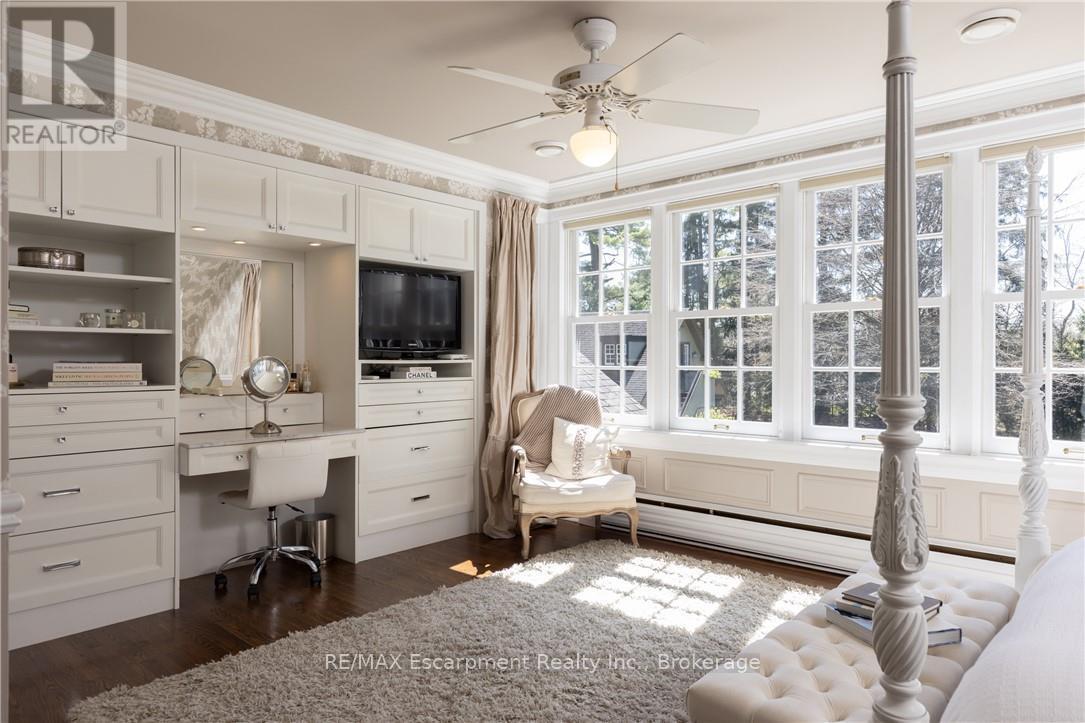 Photo 14 of 2055 Lakeshore Road E, Oakville ON