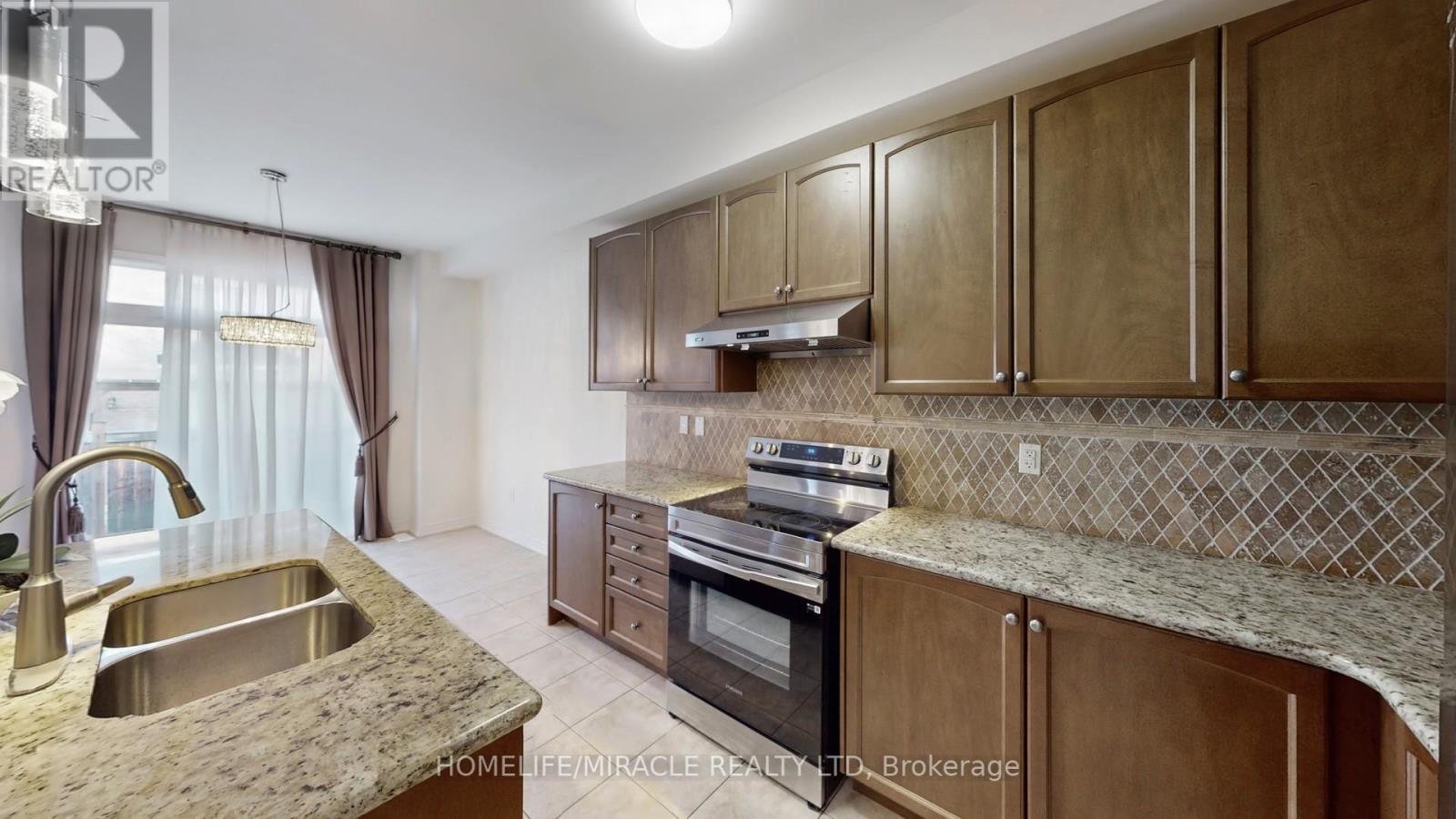 Photo 10 of 101 George Robinson Drive, Brampton ON