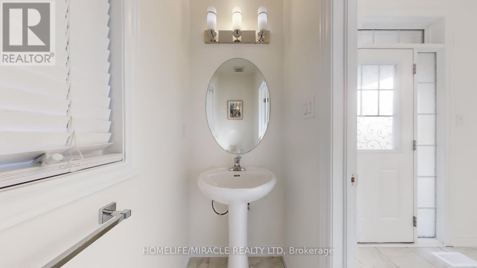 Photo 11 of 101 George Robinson Drive, Brampton ON