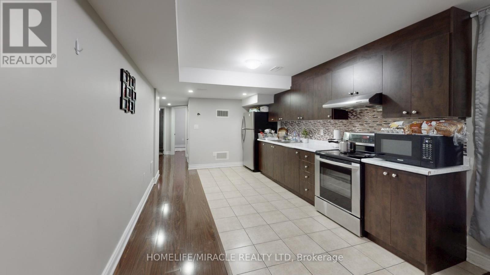 Photo 32 of 101 George Robinson Drive, Brampton ON