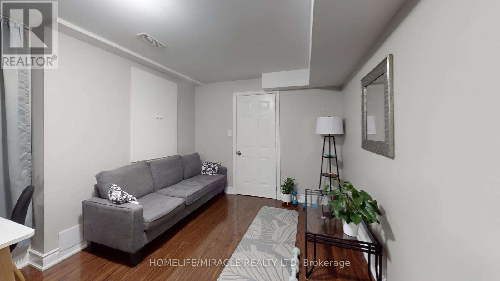 Photo 33 of 101 George Robinson Drive, Brampton ON