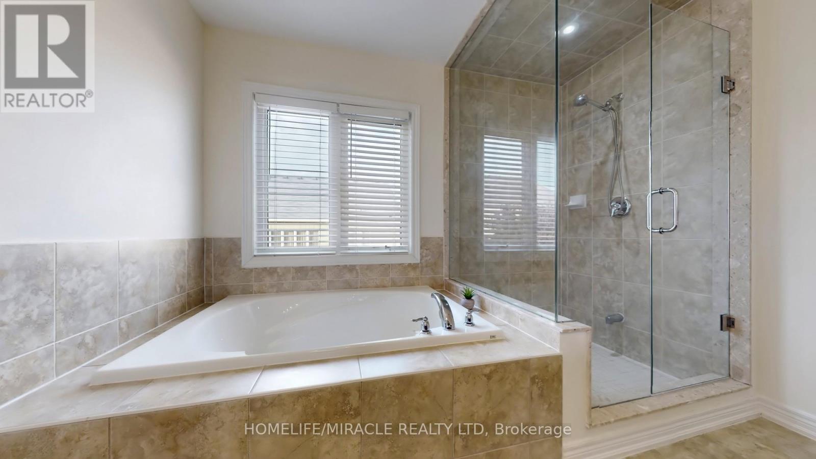 Photo 19 of 101 George Robinson Drive, Brampton ON