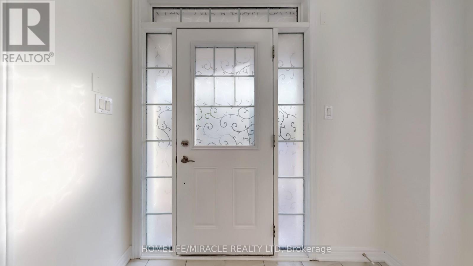 Photo 5 of 101 George Robinson Drive, Brampton ON