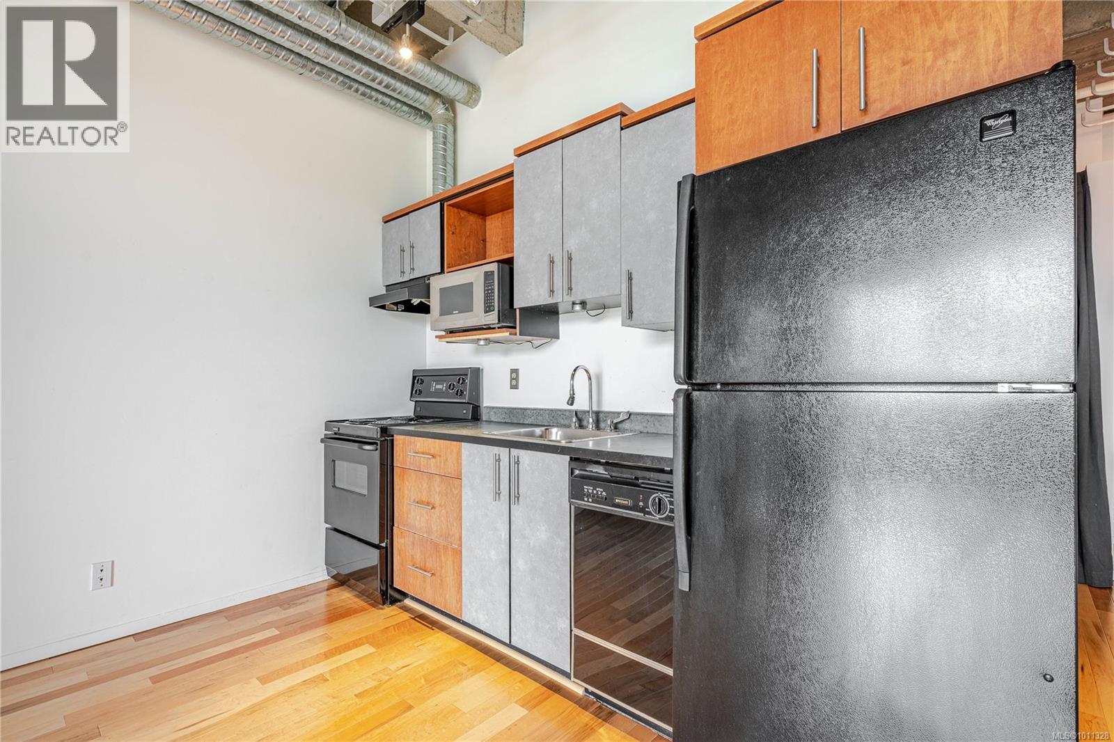 512 1061 Fort Street, Victoria