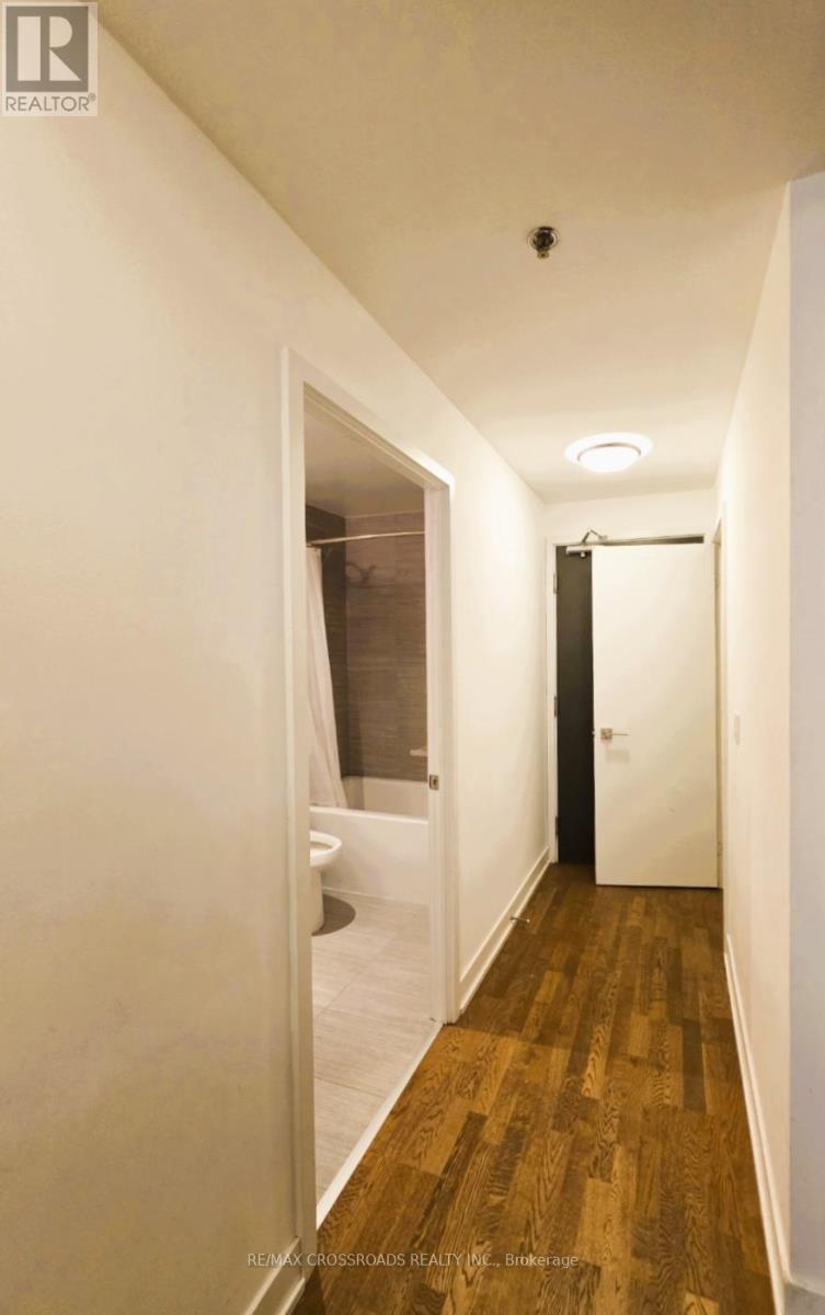 Photo 11 of 221 20 Minowan Miikan Lane, Toronto ON