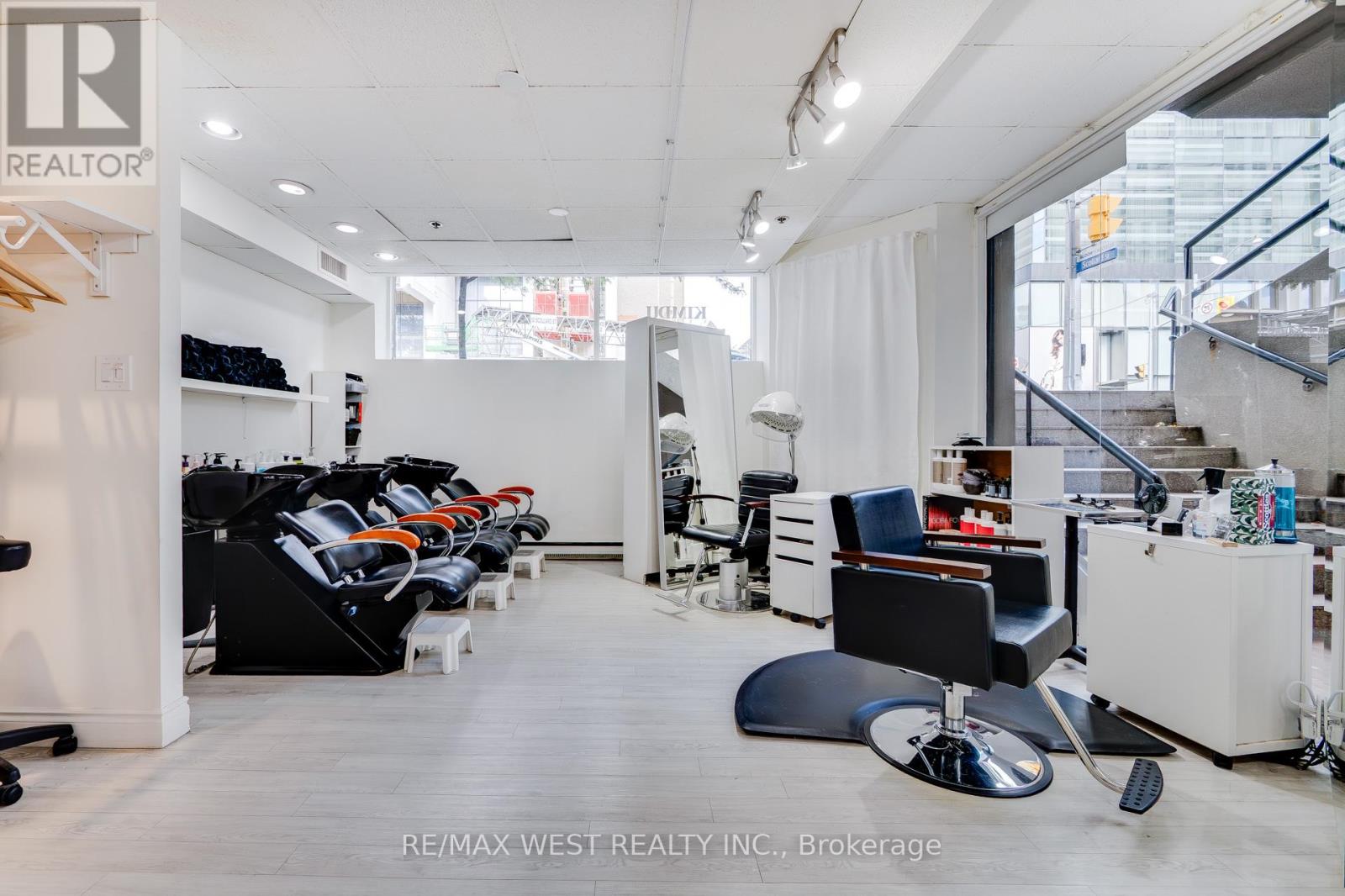 Photo 8 of 1300 Bay Street, Toronto ON