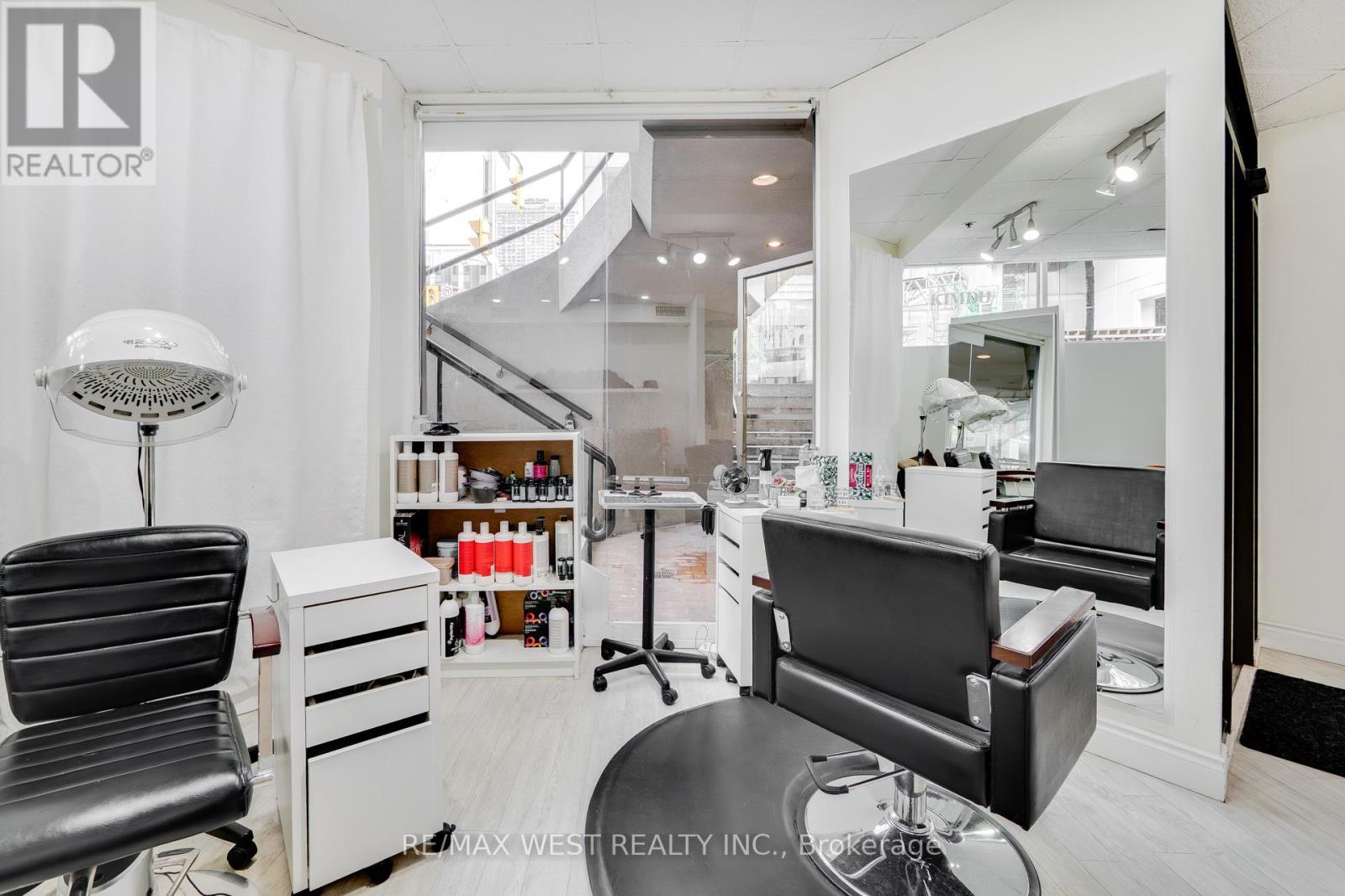 Photo 3 of 1300 Bay Street, Toronto ON