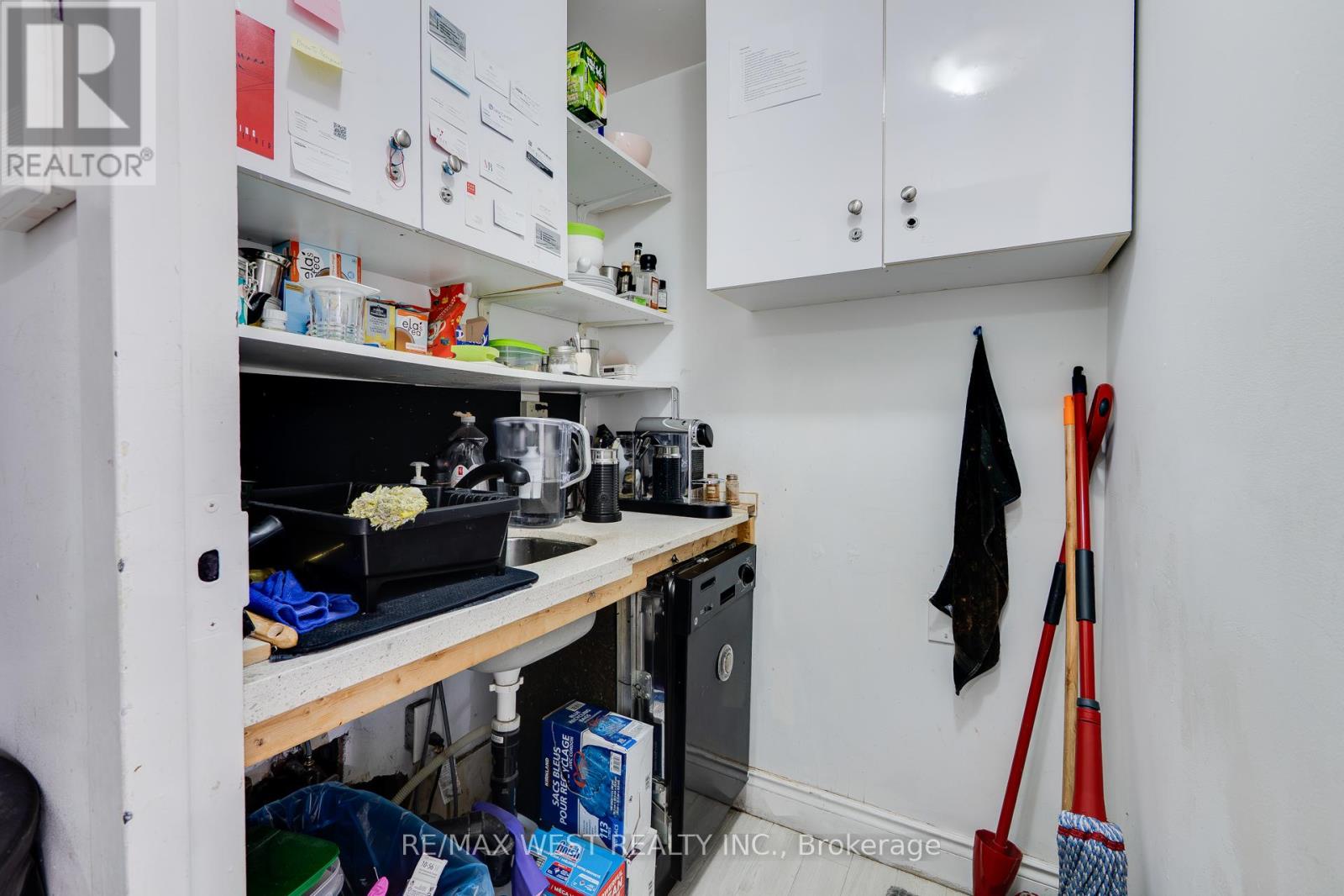 Photo 5 of 1300 Bay Street, Toronto ON