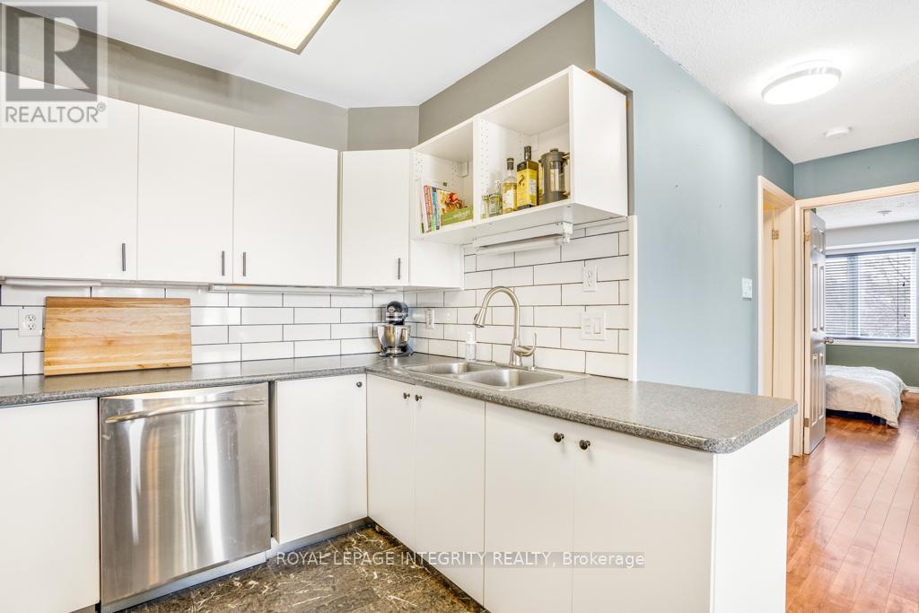 Photo 15 of 207 1825 Marsala Crescent, Ottawa ON