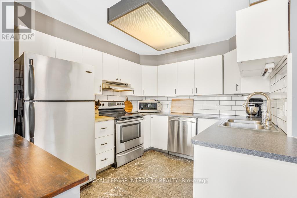 Photo 14 of 207 1825 Marsala Crescent, Ottawa ON