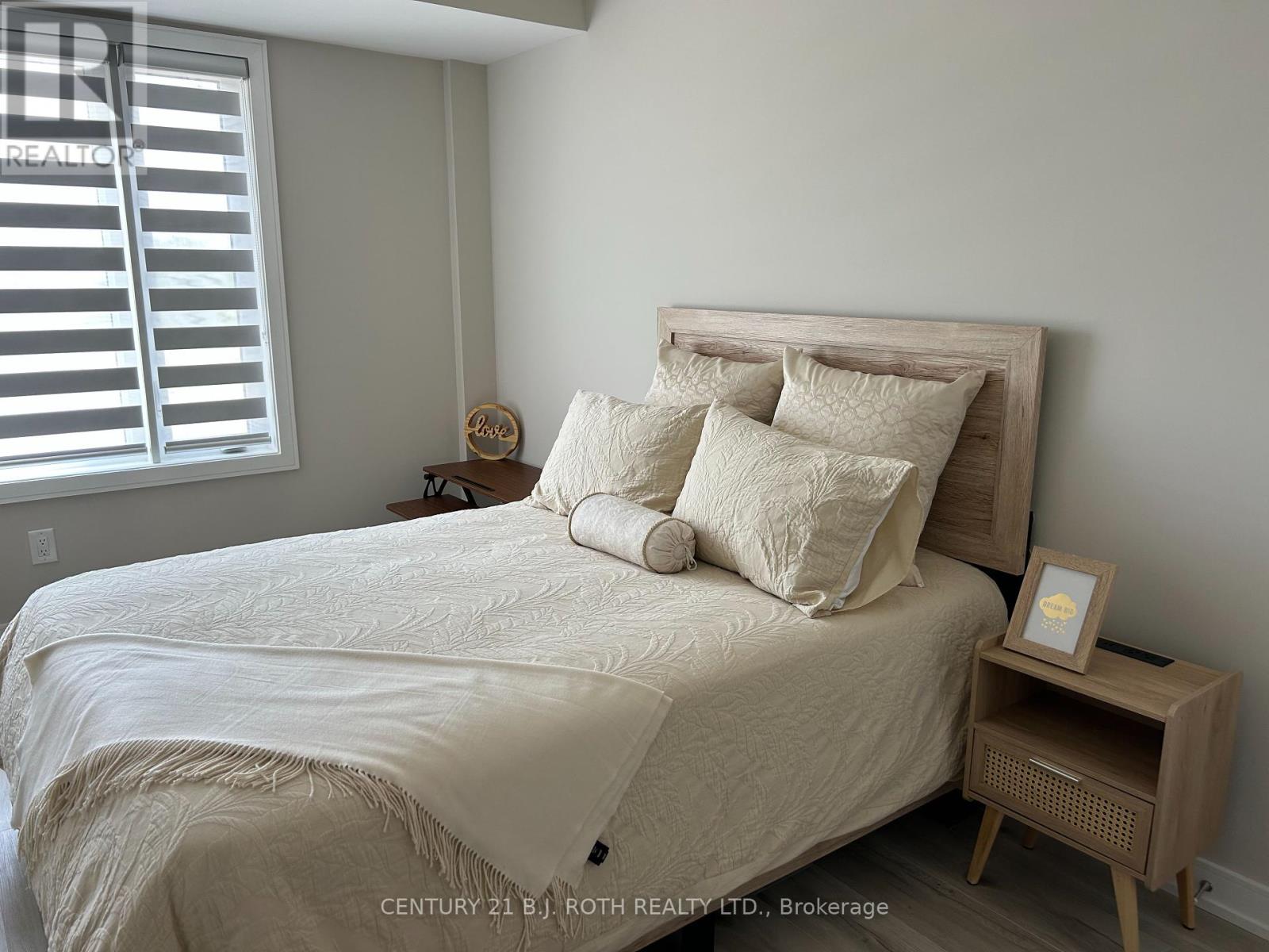 Photo 16 of 64 Appletree Lane, Barrie ON