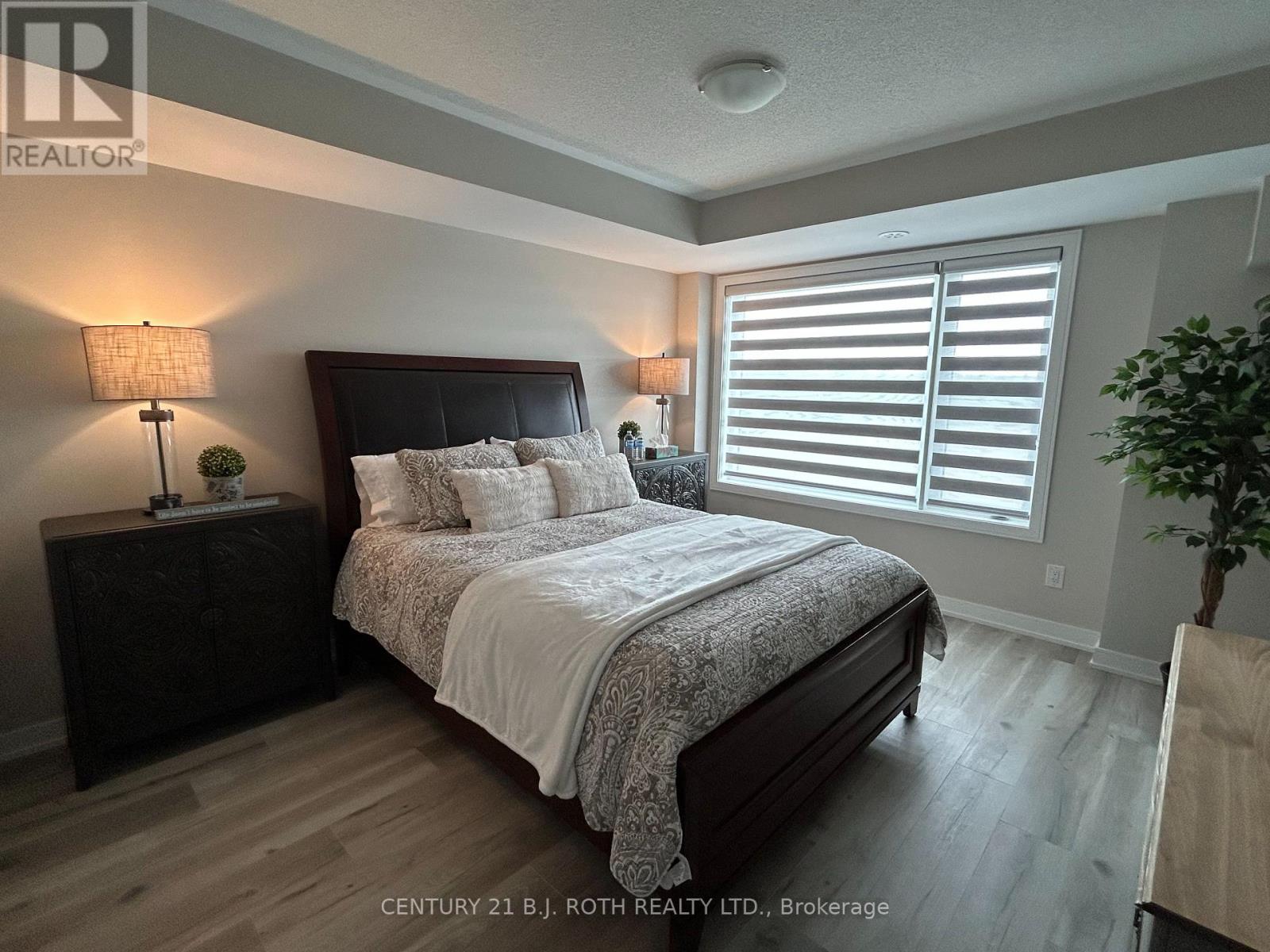 Photo 3 of 64 Appletree Lane, Barrie ON