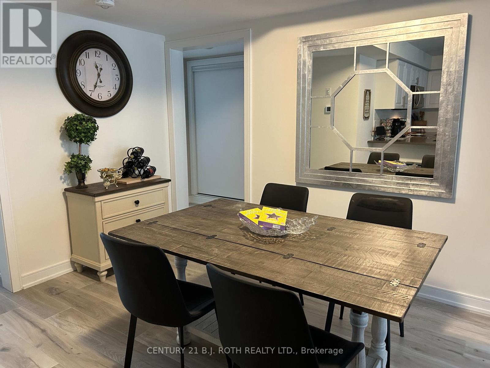 Photo 13 of 64 Appletree Lane, Barrie ON