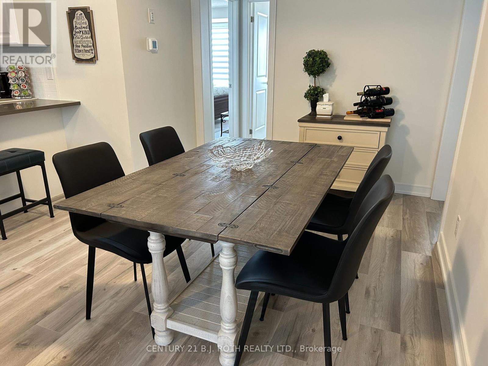 Photo 17 of 64 Appletree Lane, Barrie ON