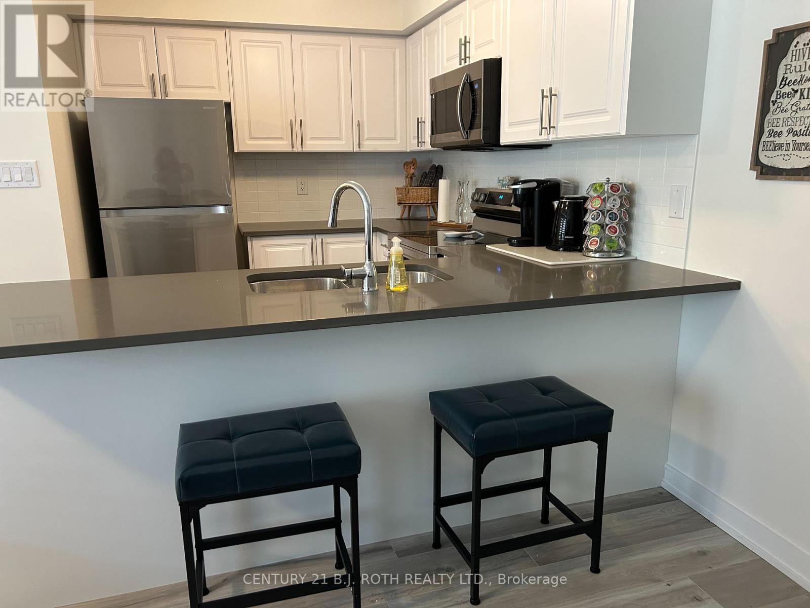 Photo 10 of 64 Appletree Lane, Barrie ON