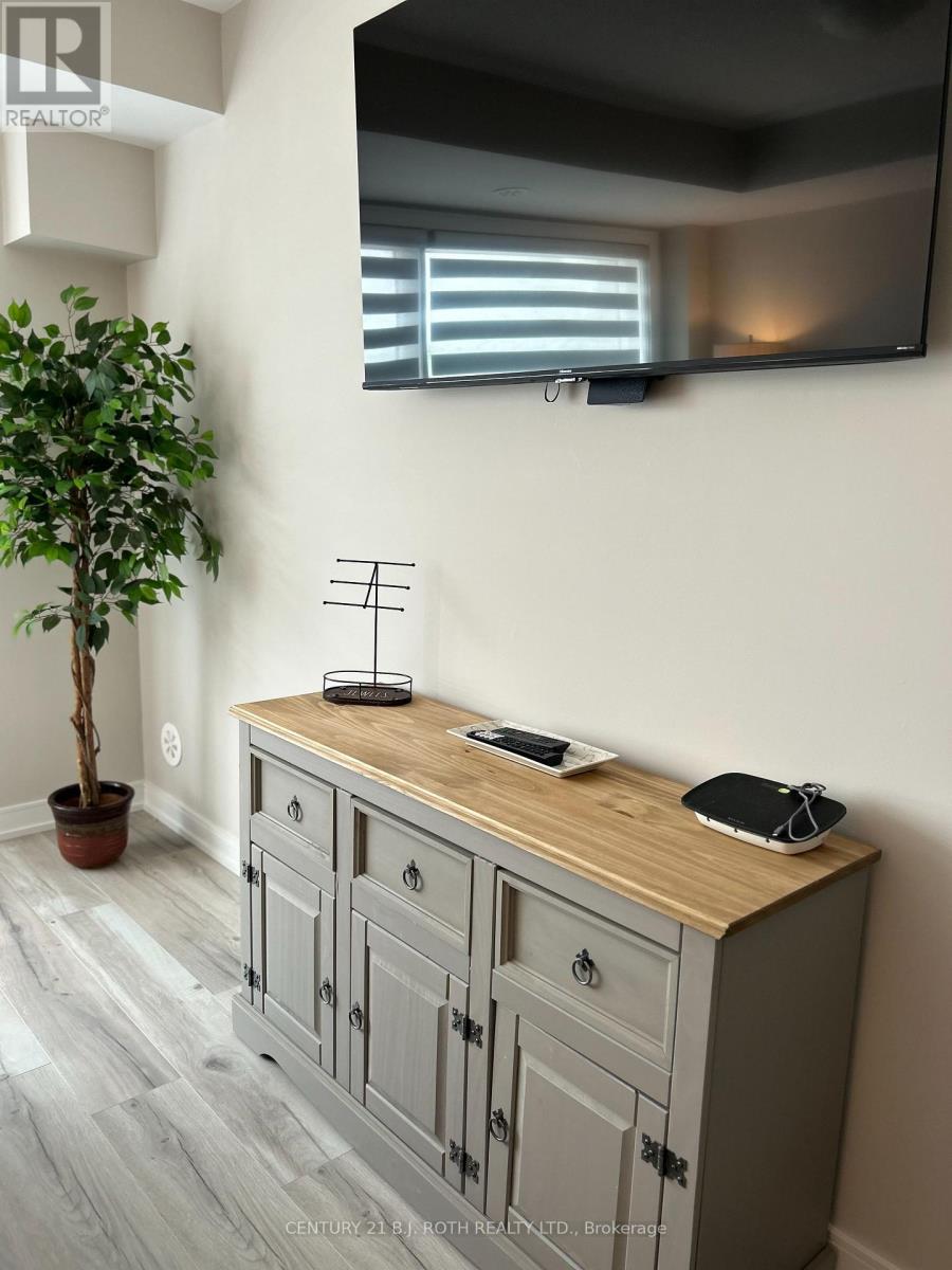 Photo 4 of 64 Appletree Lane, Barrie ON