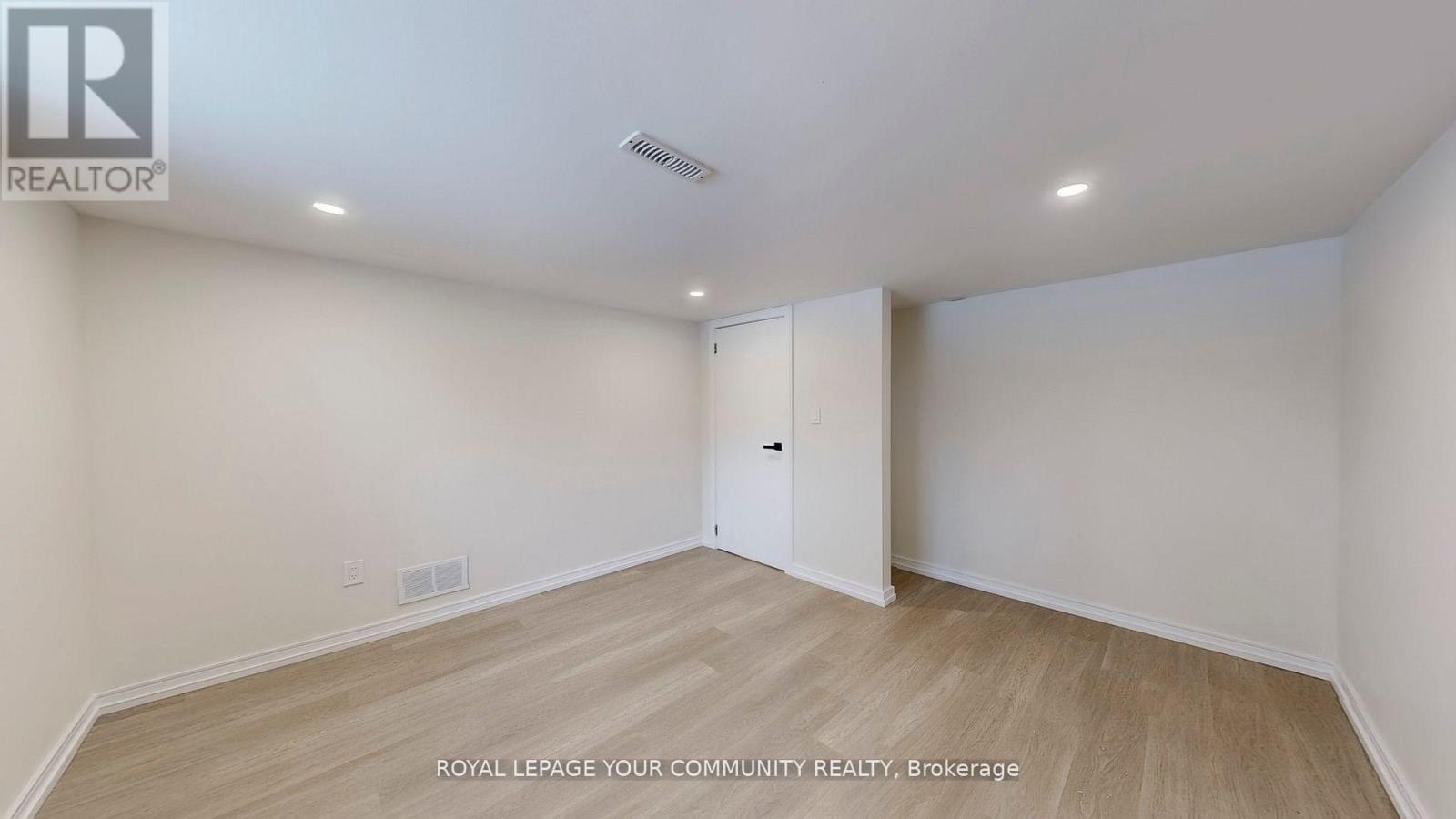 Photo 4 of 17 Camborne Basement Avenue, Toronto ON