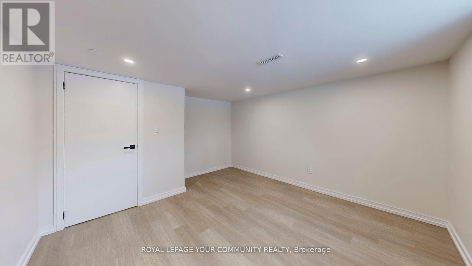 Photo 5 of 17 Camborne Basement Avenue, Toronto ON