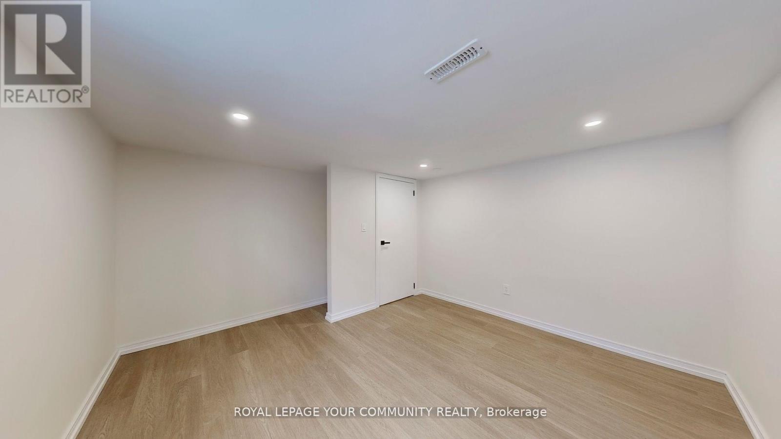 Photo 3 of 17 Camborne Basement Avenue, Toronto ON