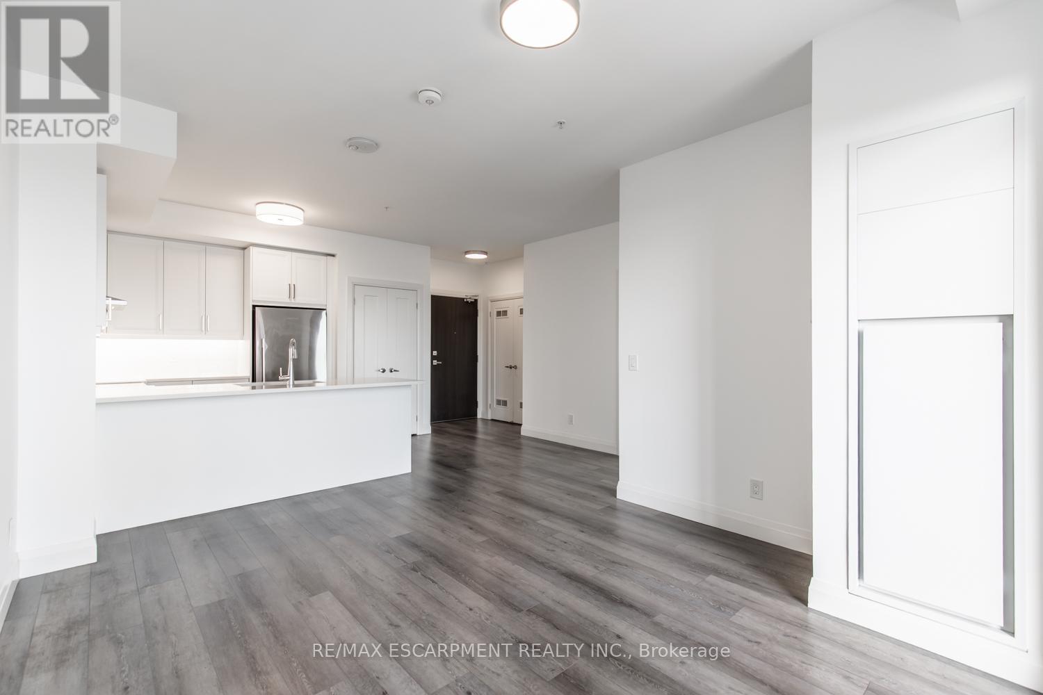 Photo 5 of 906 500 Brock Avenue, Burlington ON