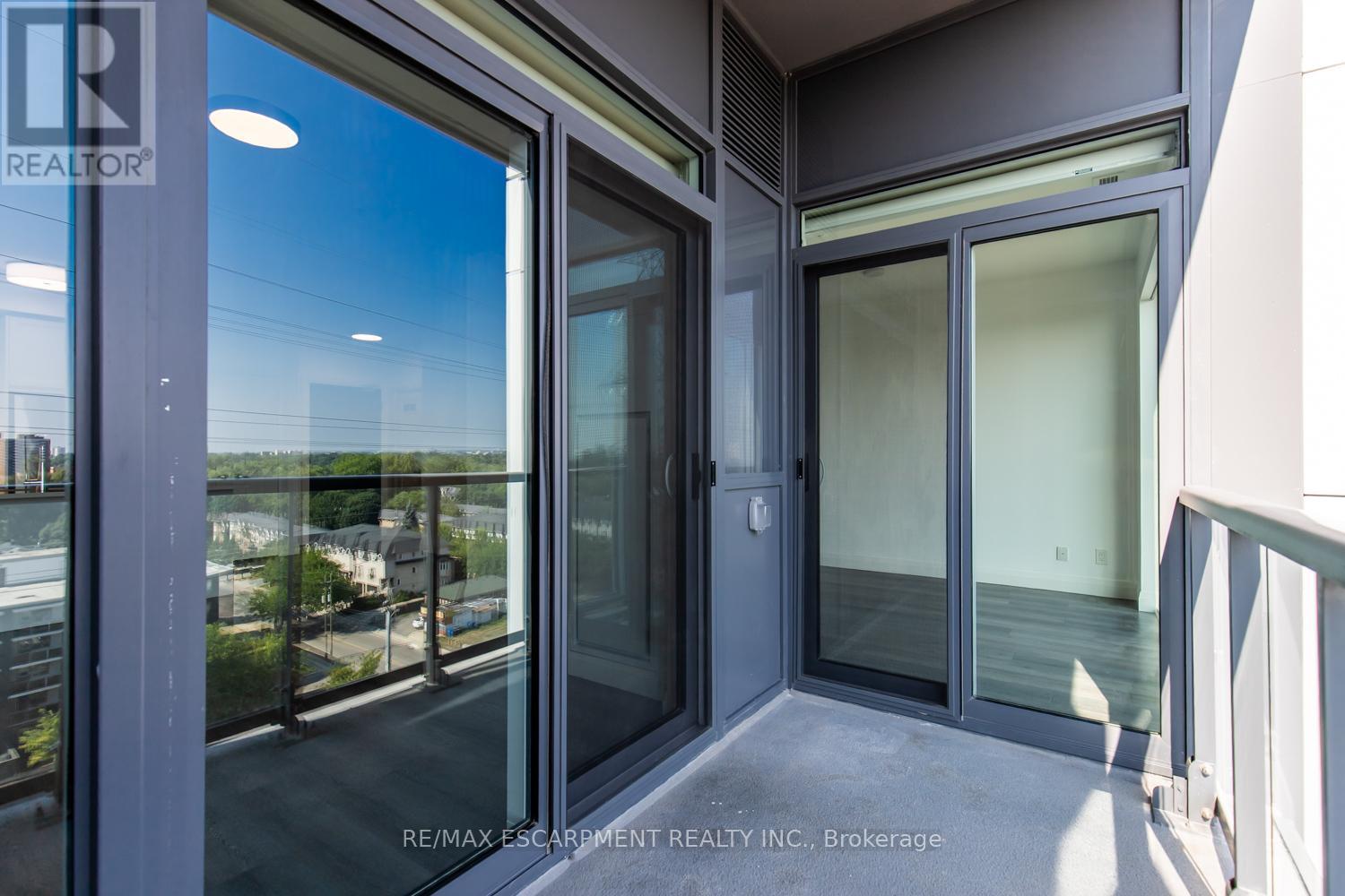 Photo 8 of 906 500 Brock Avenue, Burlington ON