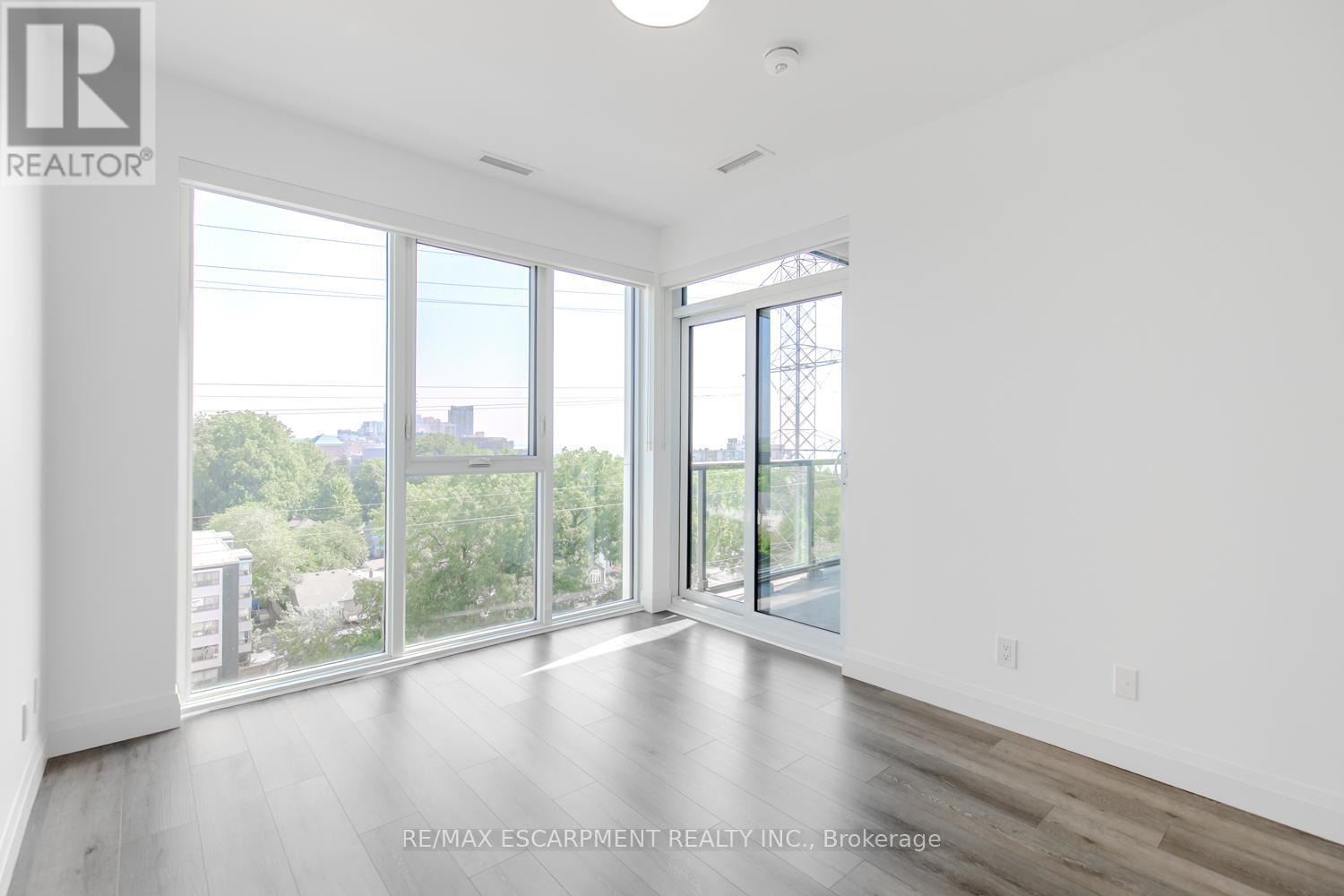 Photo 13 of 906 500 Brock Avenue, Burlington ON