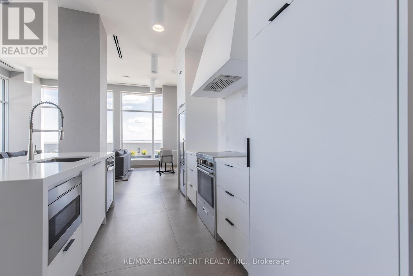 Photo 9 of 906 500 Brock Avenue, Burlington ON