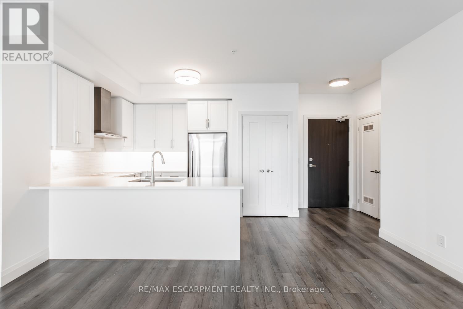 Photo 2 of 906 500 Brock Avenue, Burlington ON