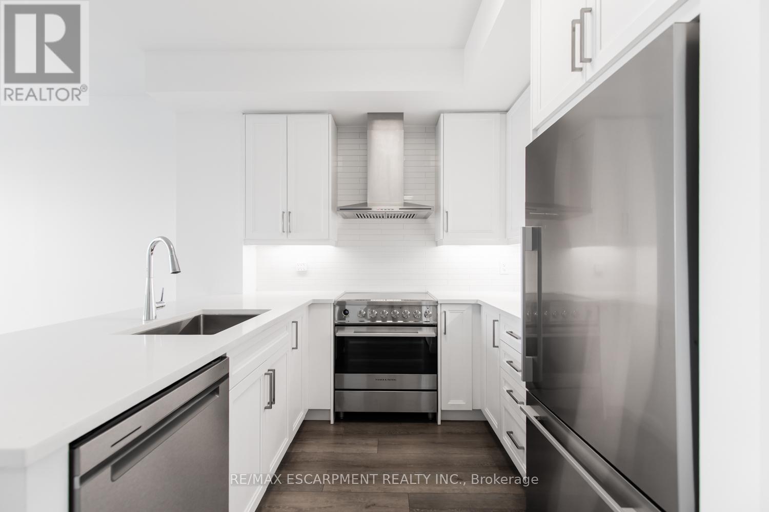 Photo 15 of 906 500 Brock Avenue, Burlington ON