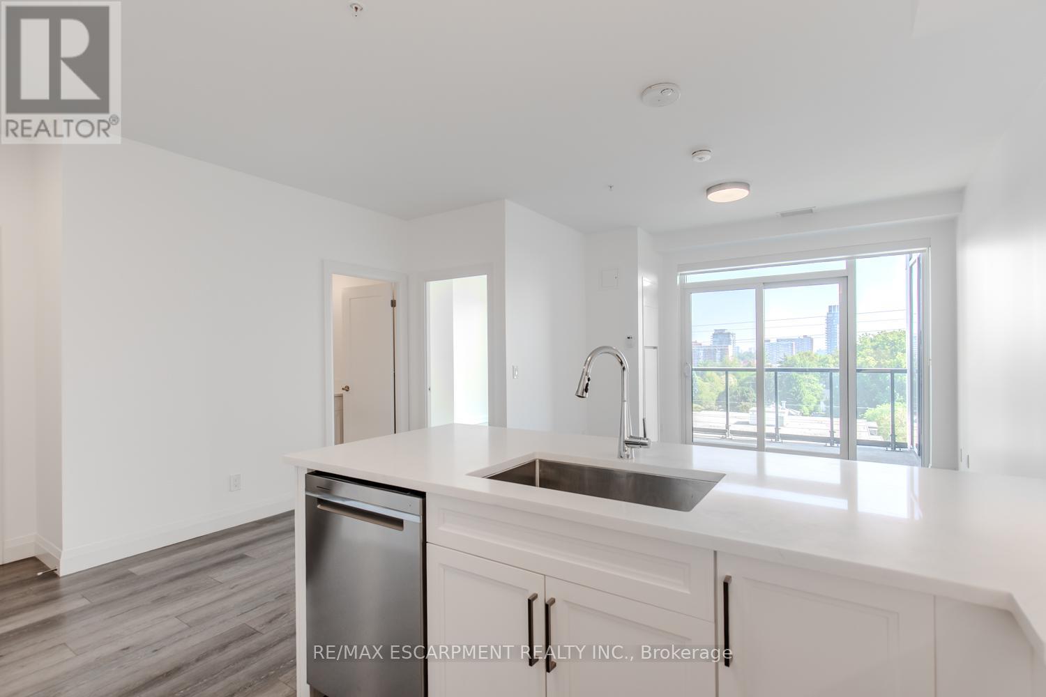Photo 7 of 906 500 Brock Avenue, Burlington ON
