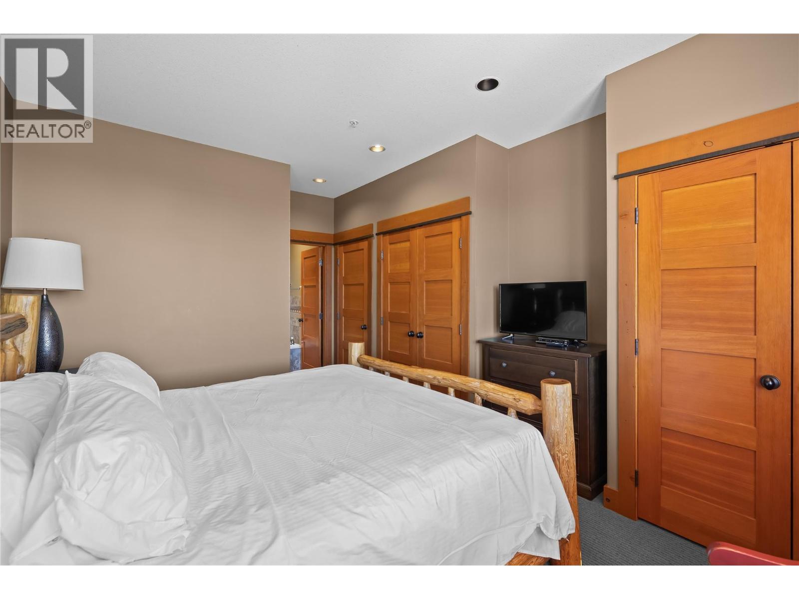 #7 255 Feathertop Way - 35