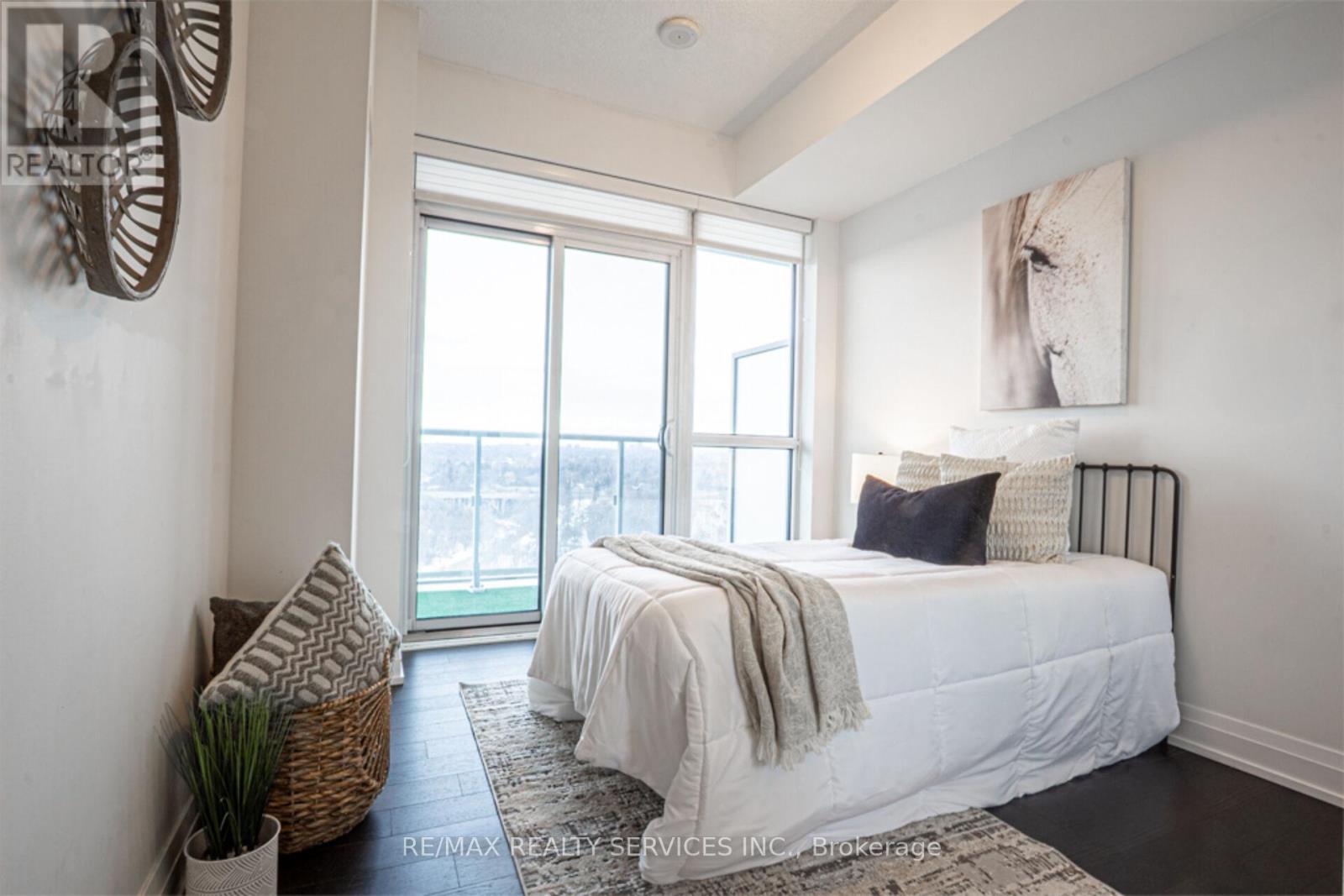Photo 7 of 1911 65 Speers Road, Oakville ON