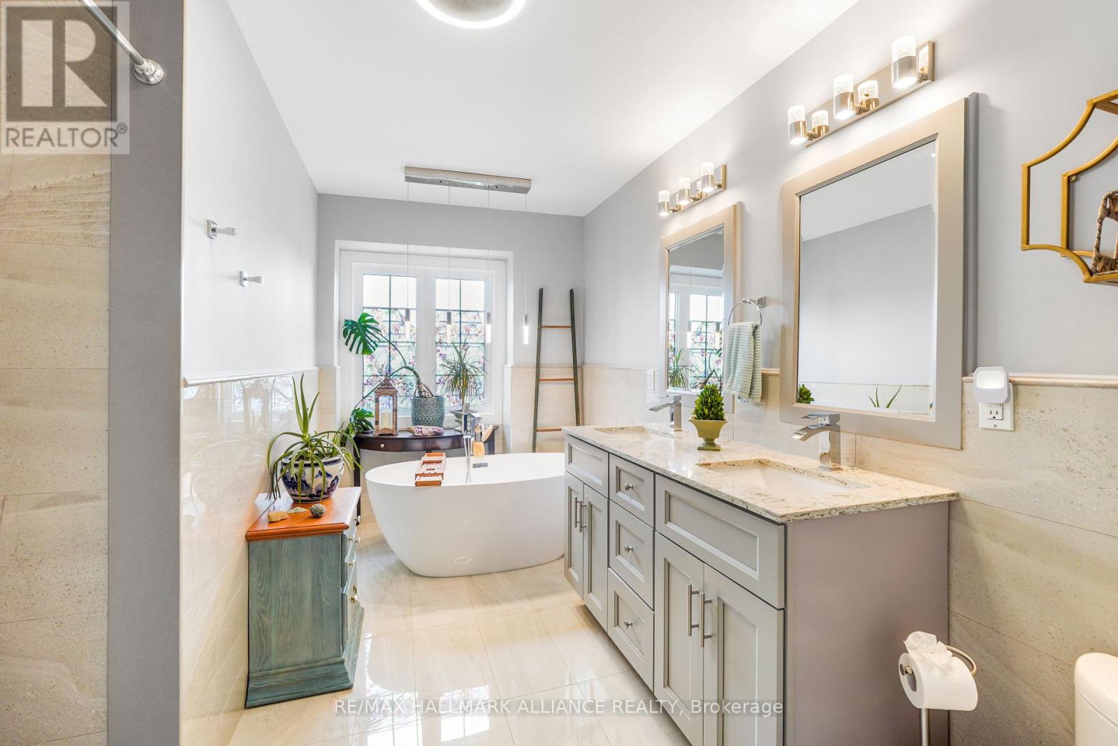 Photo 16 of 25 6859 Edenwood Drive, Mississauga ON