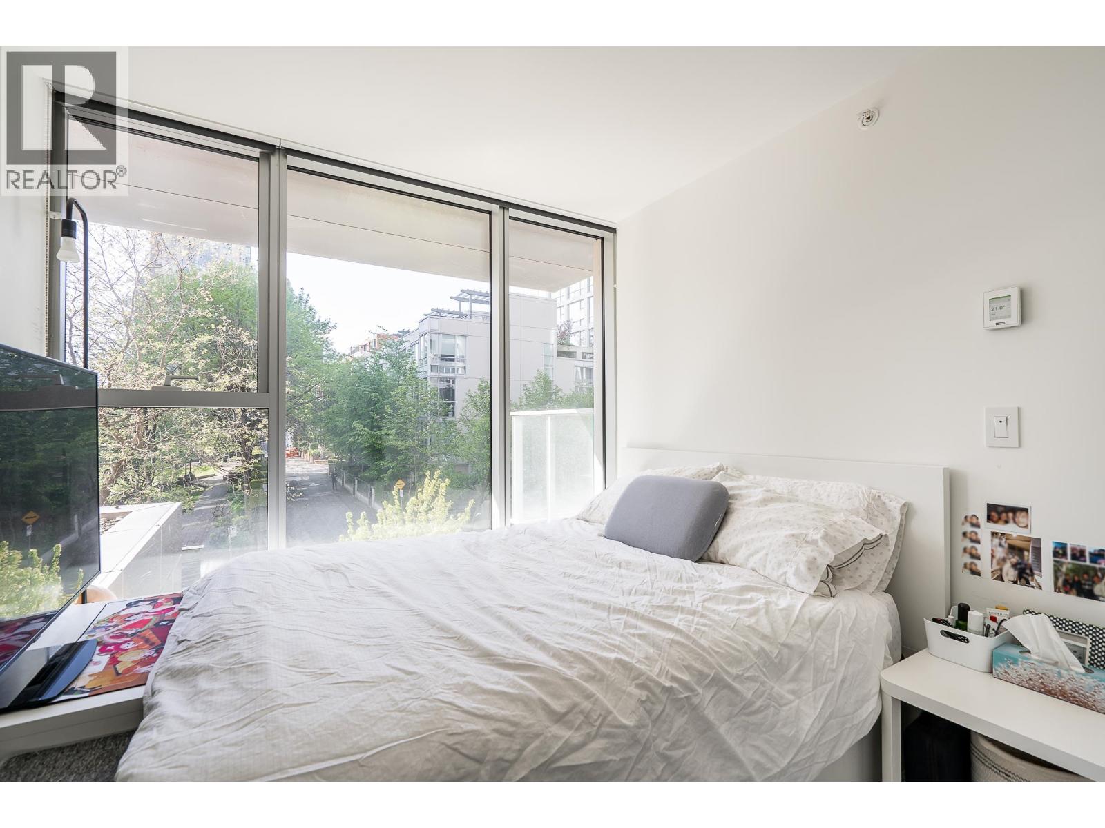 Photo 9 of 301 1480 Howe Street, Vancouver BC