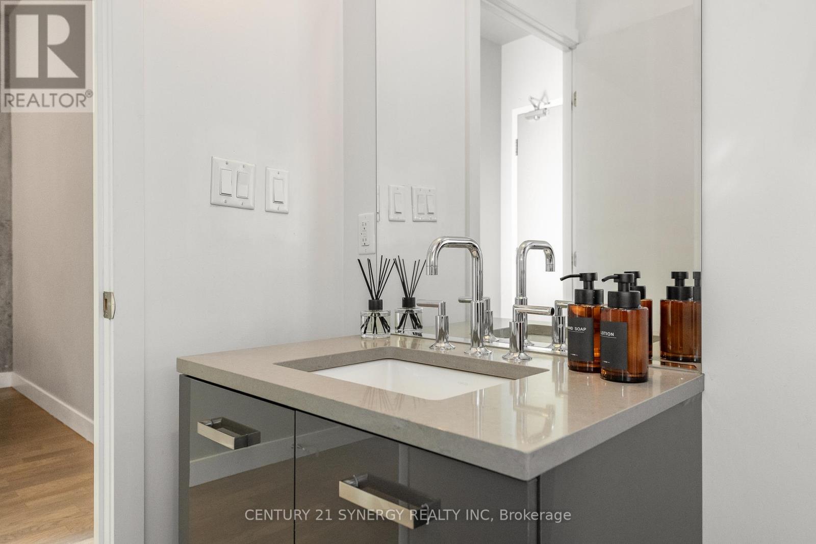 Photo 6 of 405 224 Lyon Street N, Ottawa ON