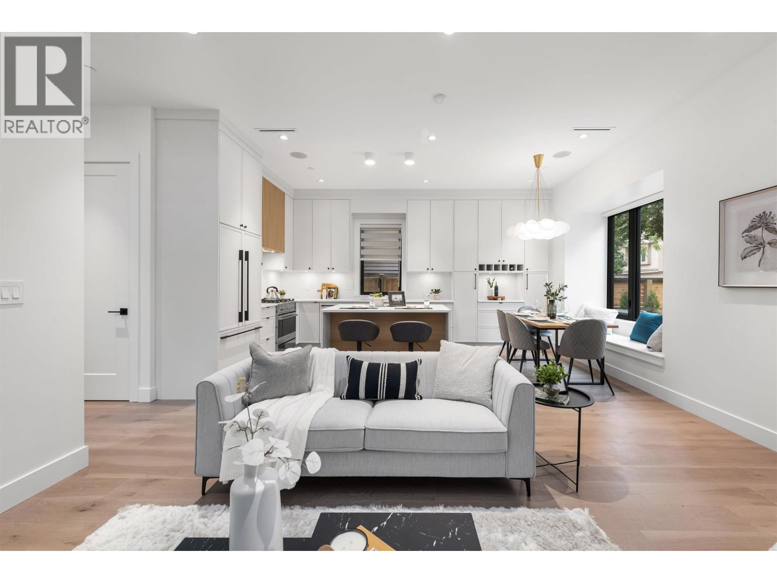 Photo 2 of 1 878 E 37 Avenue, Vancouver BC