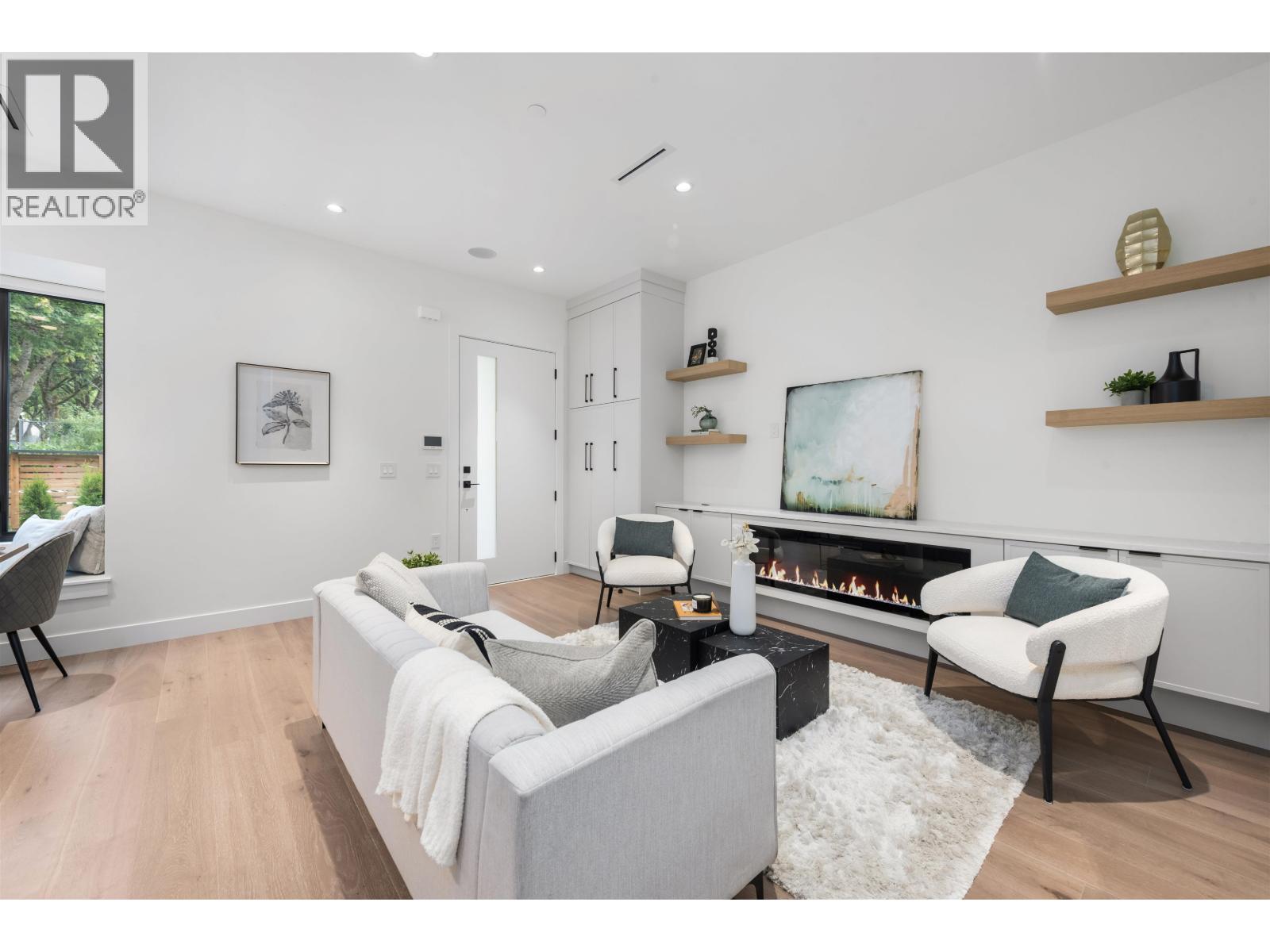Photo 8 of 1 878 E 37 Avenue, Vancouver BC
