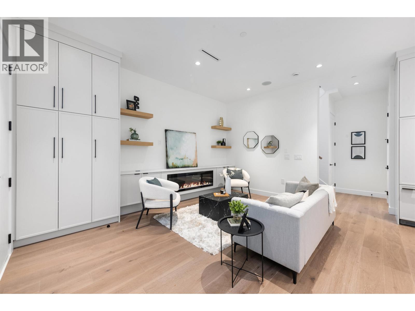 Photo 9 of 1 878 E 37 Avenue, Vancouver BC