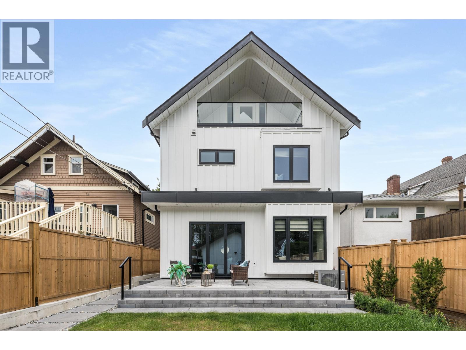 Photo 1 of 2 878 E 37 Avenue, Vancouver BC