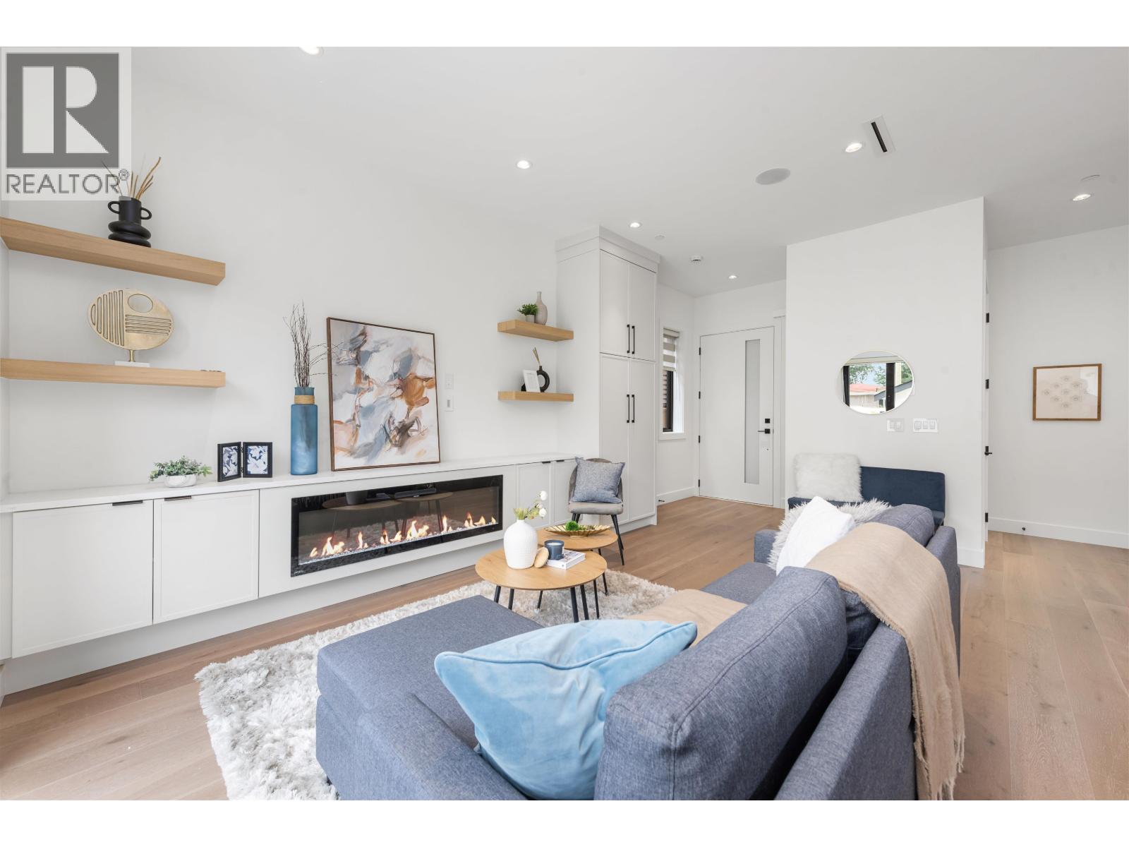 Photo 12 of 2 878 E 37 Avenue, Vancouver BC