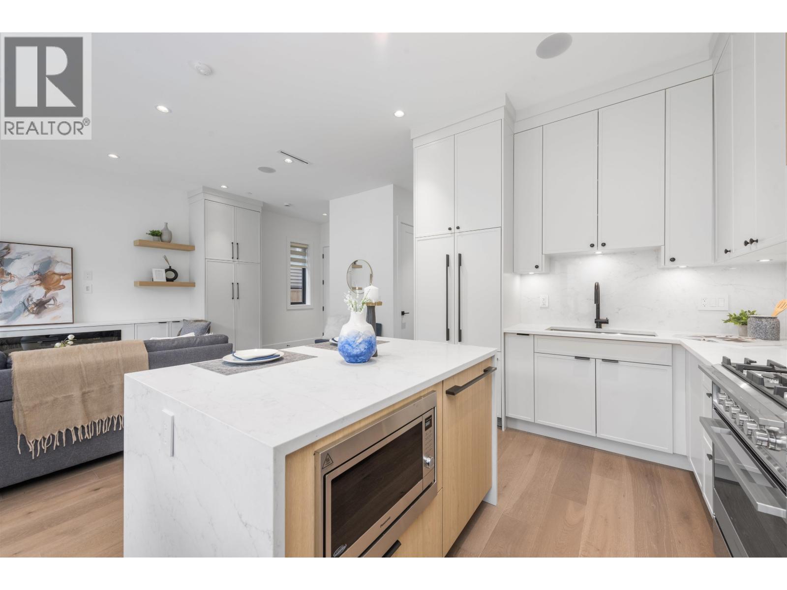 Photo 17 of 2 878 E 37 Avenue, Vancouver BC