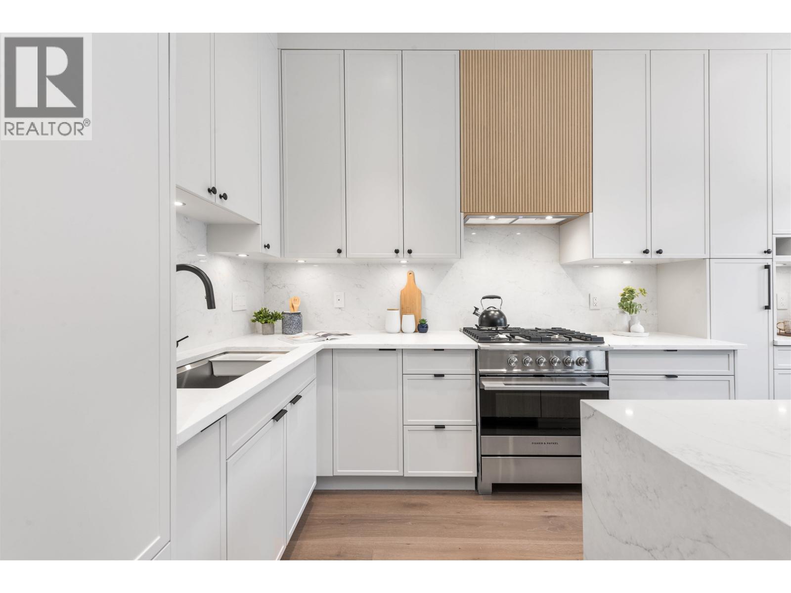 Photo 19 of 2 878 E 37 Avenue, Vancouver BC