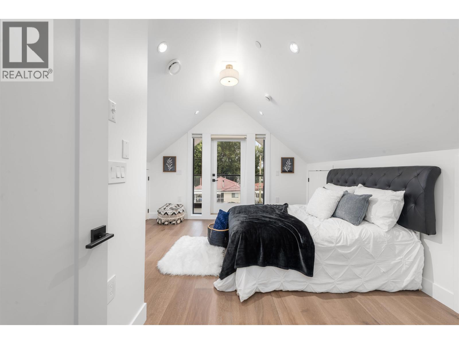 Photo 32 of 2 878 E 37 Avenue, Vancouver BC