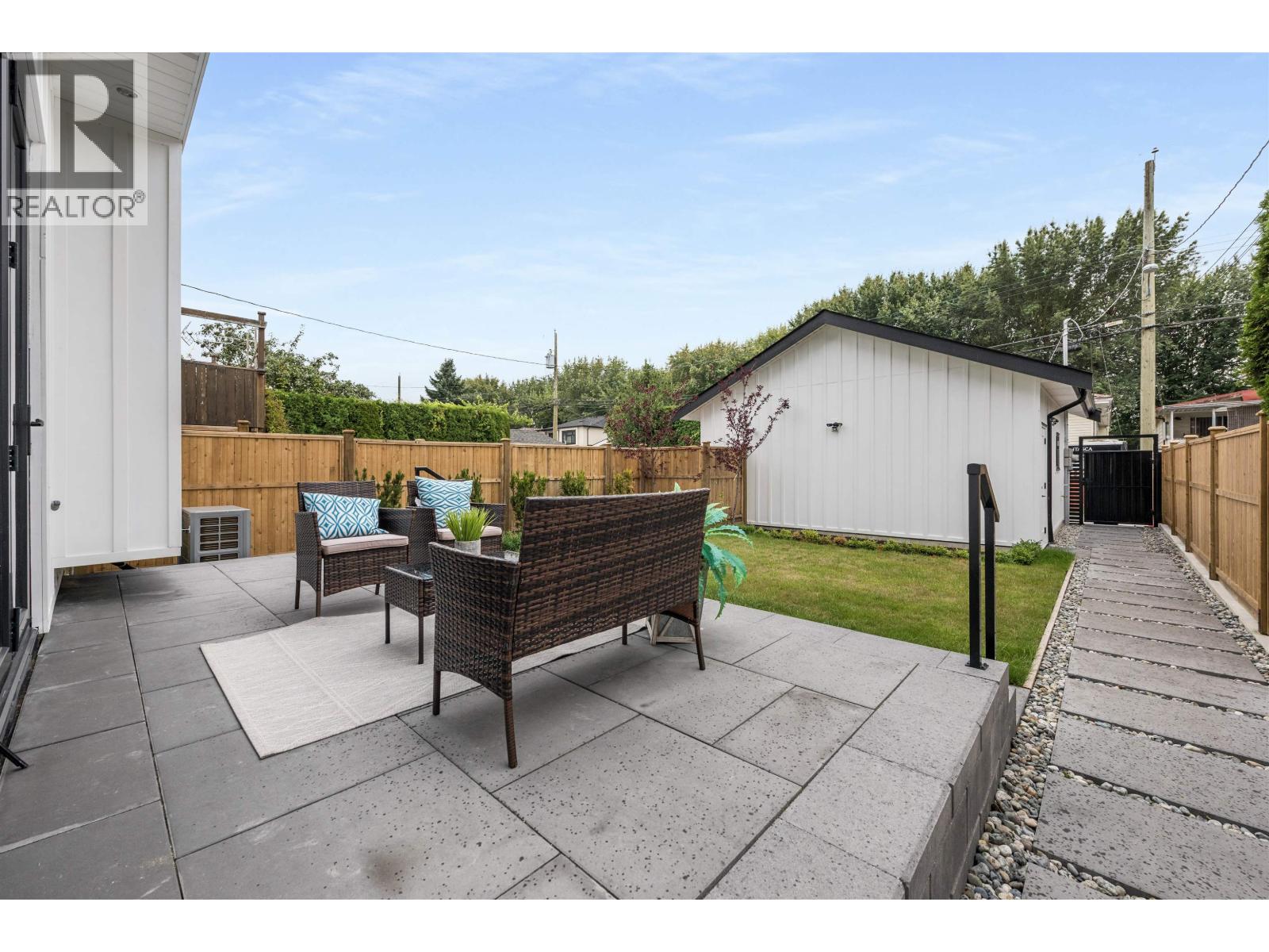 Photo 6 of 2 878 E 37 Avenue, Vancouver BC