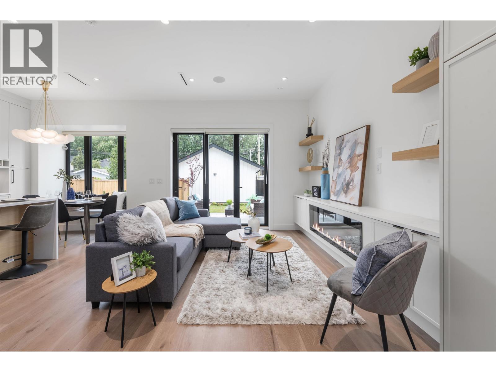 Photo 8 of 2 878 E 37 Avenue, Vancouver BC