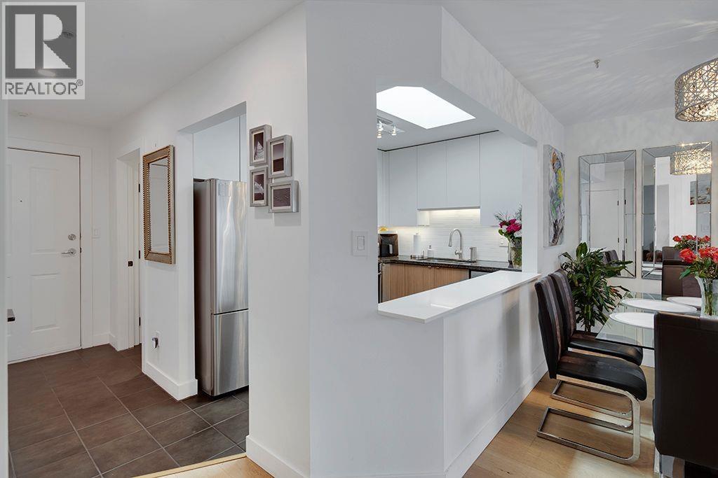 Photo 14 of 411 108 W Esplanade Avenue, North Vancouver BC