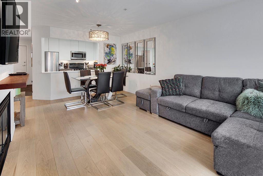 Photo 3 of 411 108 W Esplanade Avenue, North Vancouver BC