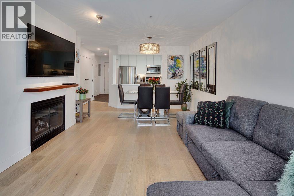 Photo 4 of 411 108 W Esplanade Avenue, North Vancouver BC